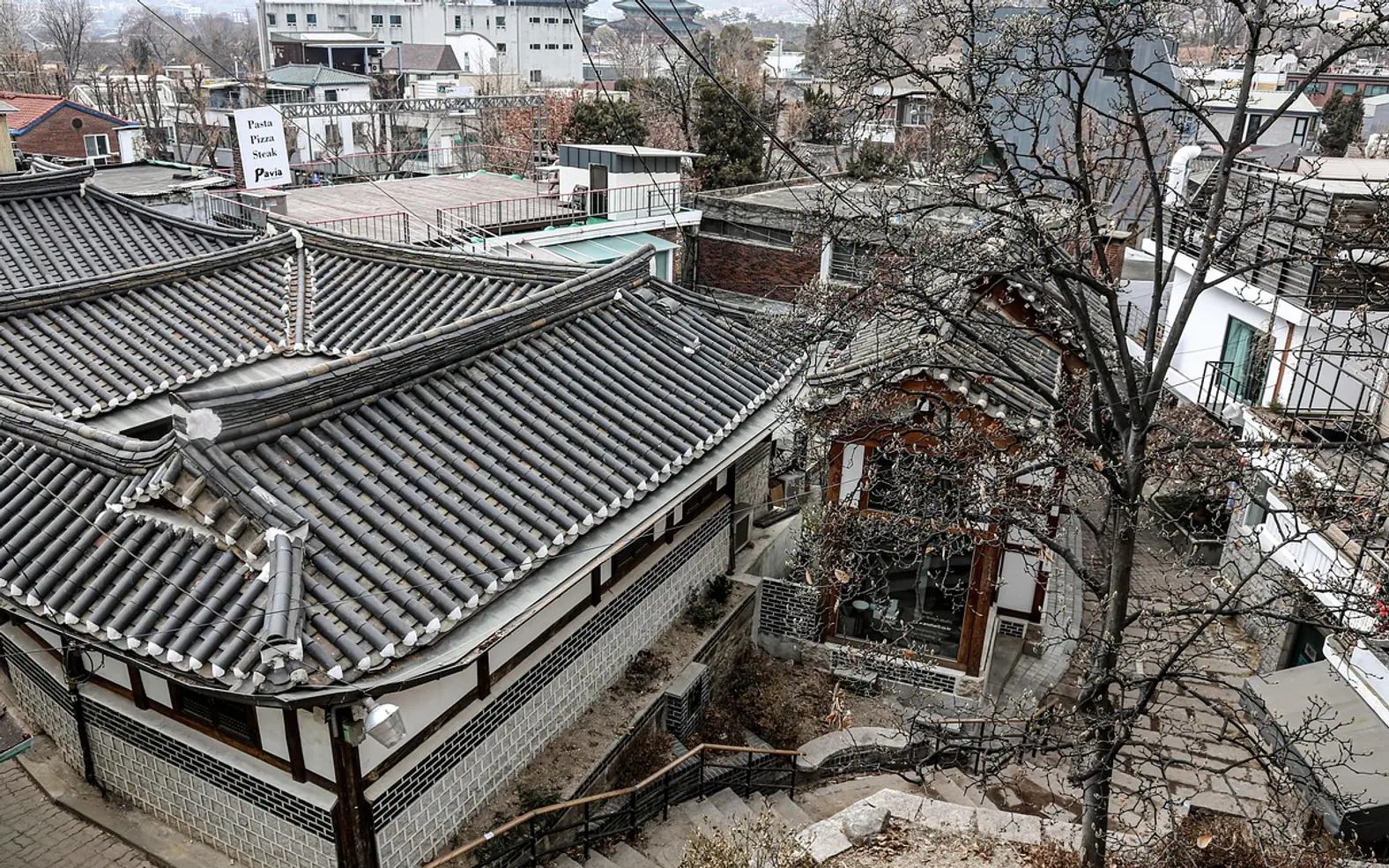 Bukchon hanok village, roof and houses
